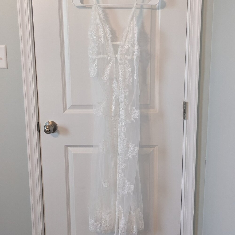 White Lace and Tulle Negligee - Size Medium